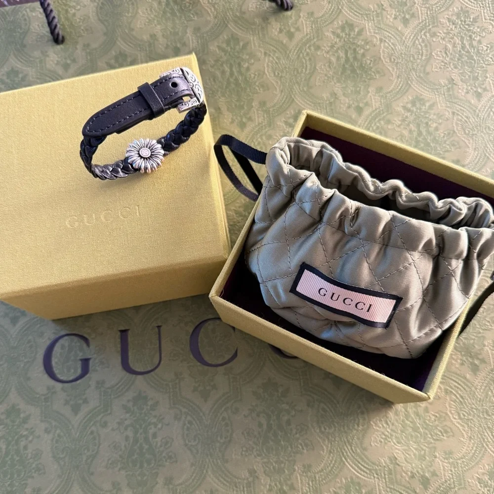 New Gucci Interlocking G Engraved Silver Flower Black Leather Bracelet Unisex🖤